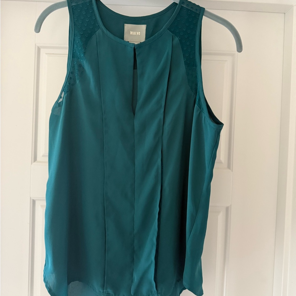 Anthropologie Maeve size 2 sleeveless Blouse. Front claspe